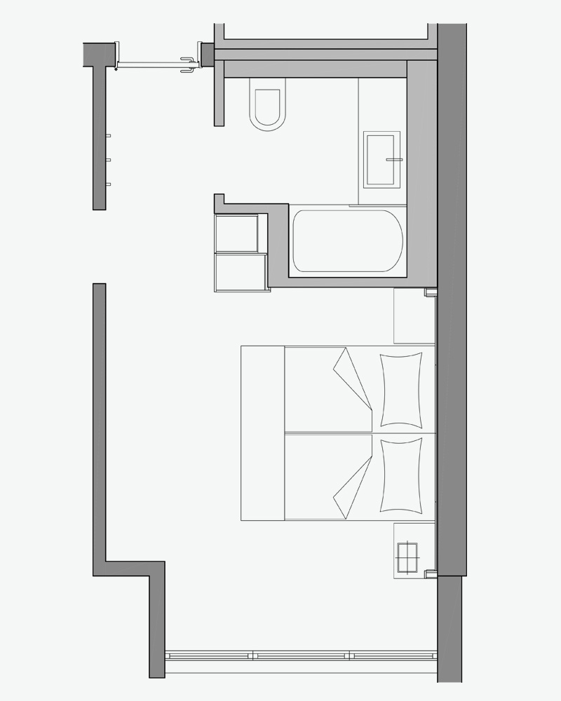 Grundriss-Zeichnung eines Hotelzimmers mit Doppelbett und Badezimmer